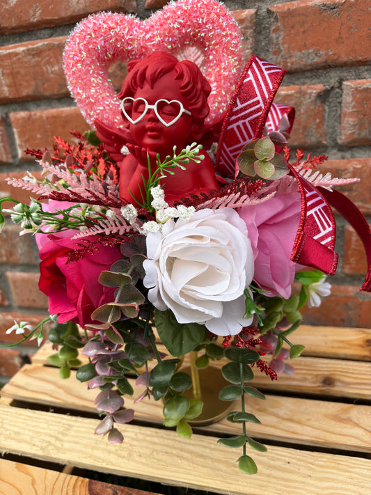 Cupid Kiss Valentine Table Decor